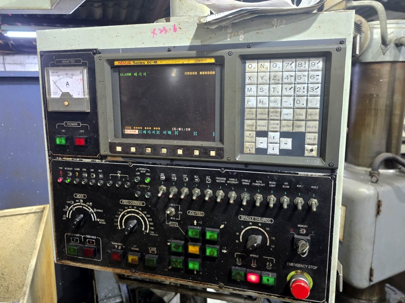 화천기공 화천 4호 세미 NC밀링 HISUPER-4 2002년 중고기계